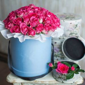 45 розовых роз в шляпной коробке R568