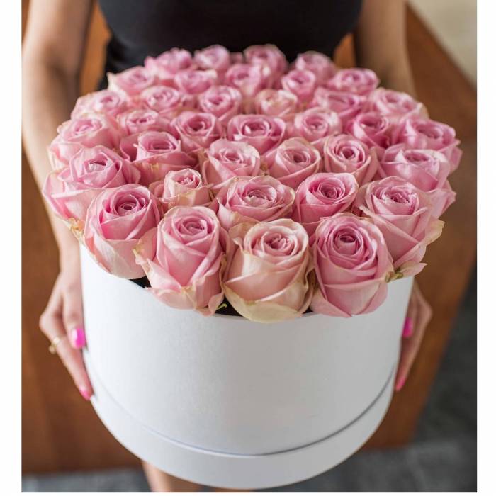 51 нежная розовая роза в коробке R381
