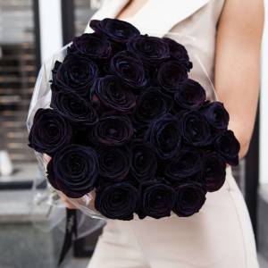Букет 21 черная крупная роза R820